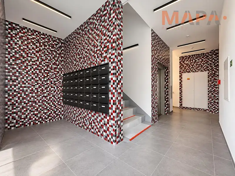 Prodej bytu 1+kk 27 m², Praha – náhled fotky 2