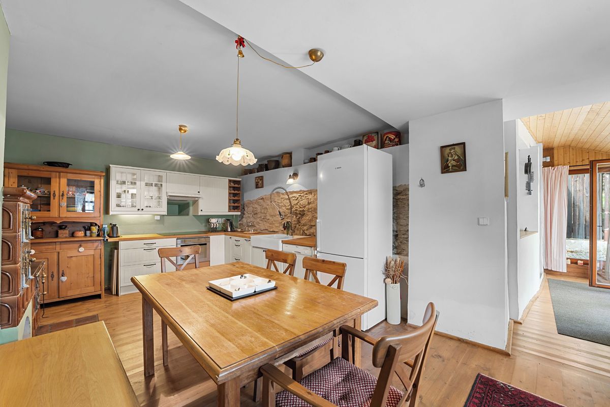 Prodej rodinného domu 156 m², pozemek 1223 m² – fotografie 2