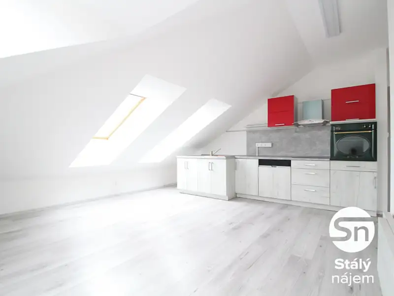 Pronájem bytu 3+1 78 m², Milovice – náhled fotky 1