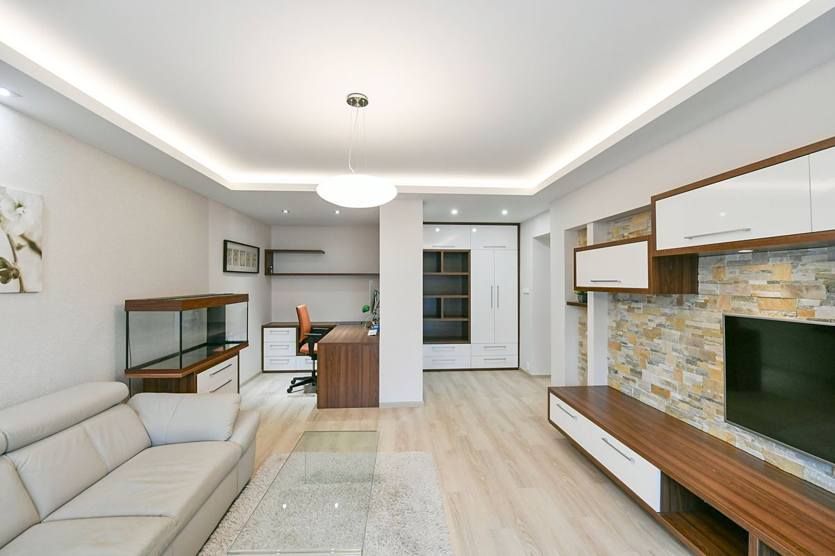 Pronájem bytu 2+1 74 m² – fotografie 3