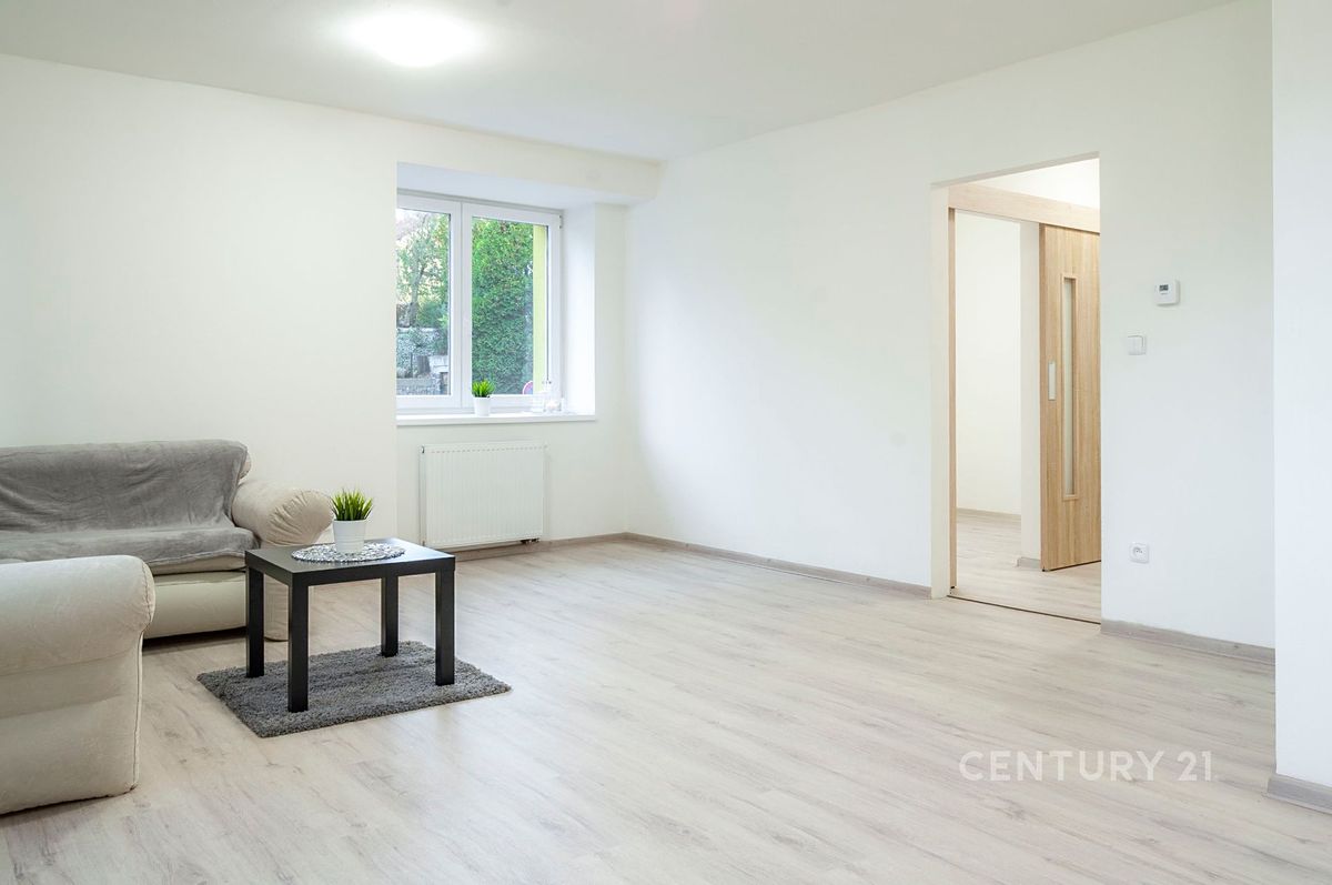 Pronájem bytu 2+kk 55 m² – fotografie 3