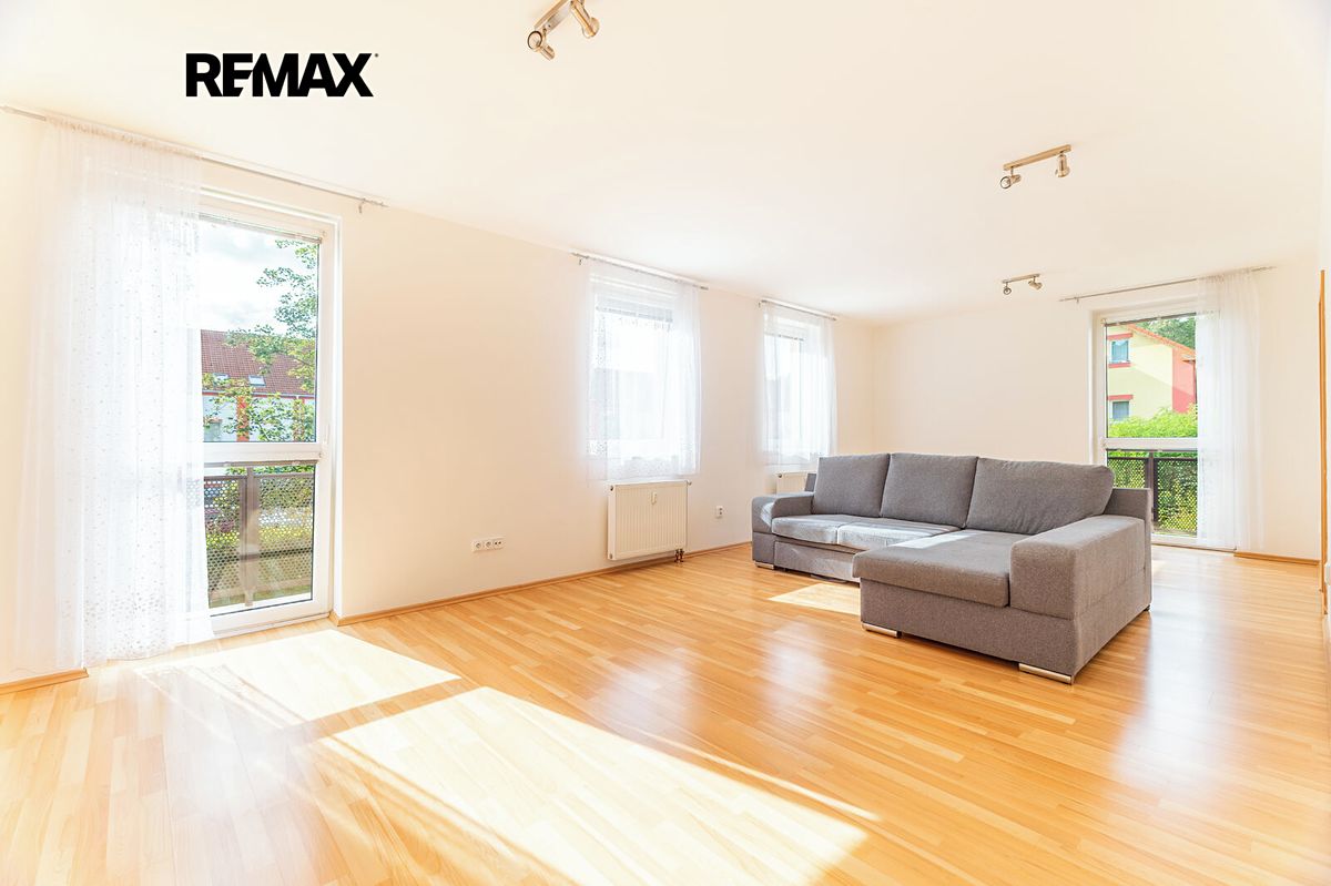 Pronájem bytu 1+1 48 m², Milovice – fotka 1 z 3