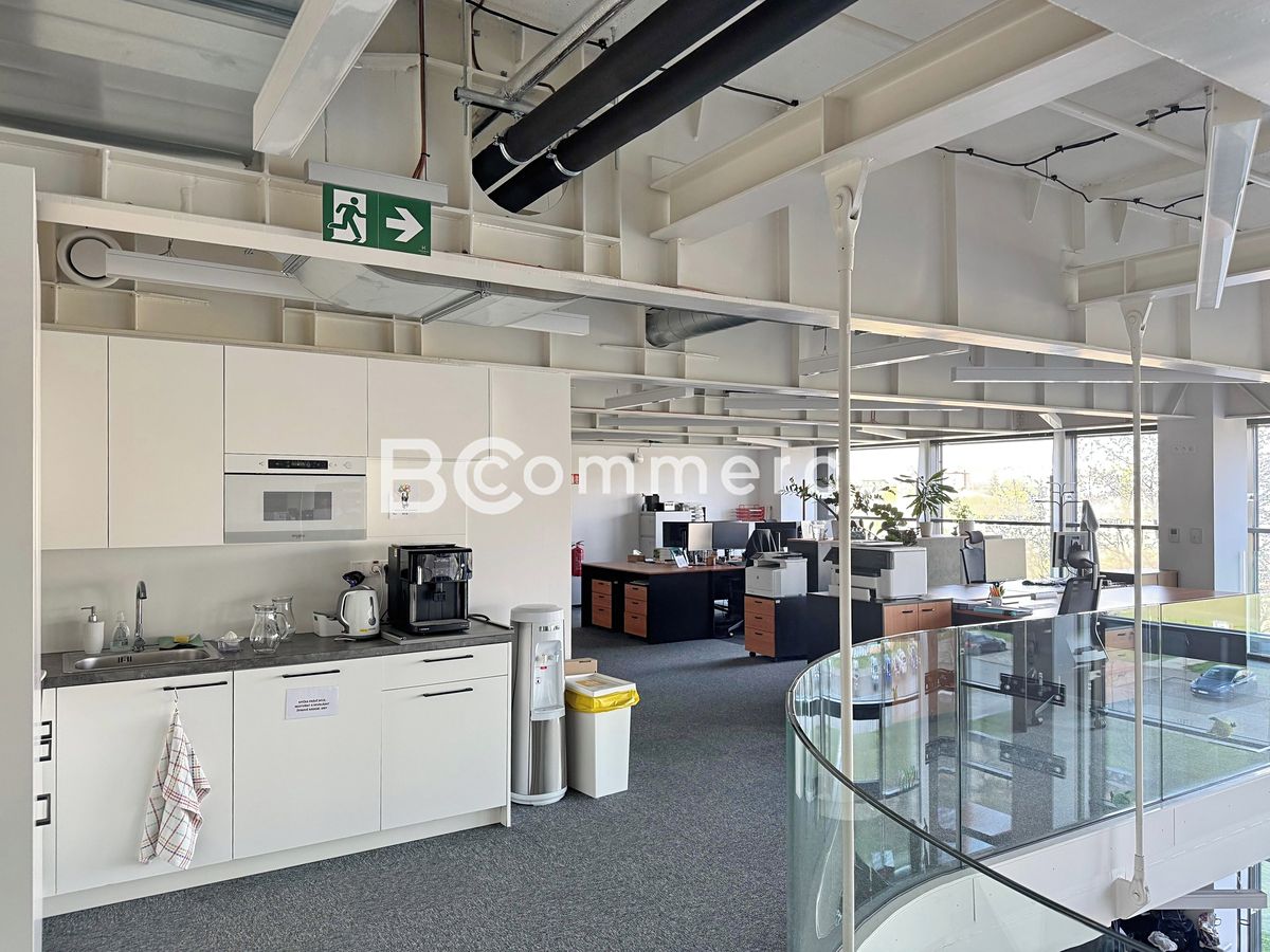 Pronájem kanceláře 380 m² – fotografie 2