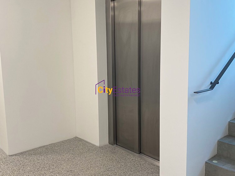 Pronájem bytu 2+kk, 56 m² (15 z 25)
