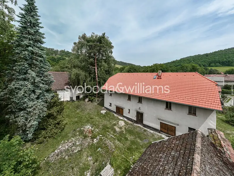 Prodej rodinného domu 620 m², pozemek 6457 m², Soběhrdy – náhled fotky 3