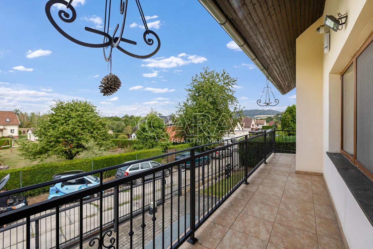 Prodej rodinného domu 307 m², pozemek 619 m² – fotografie 3