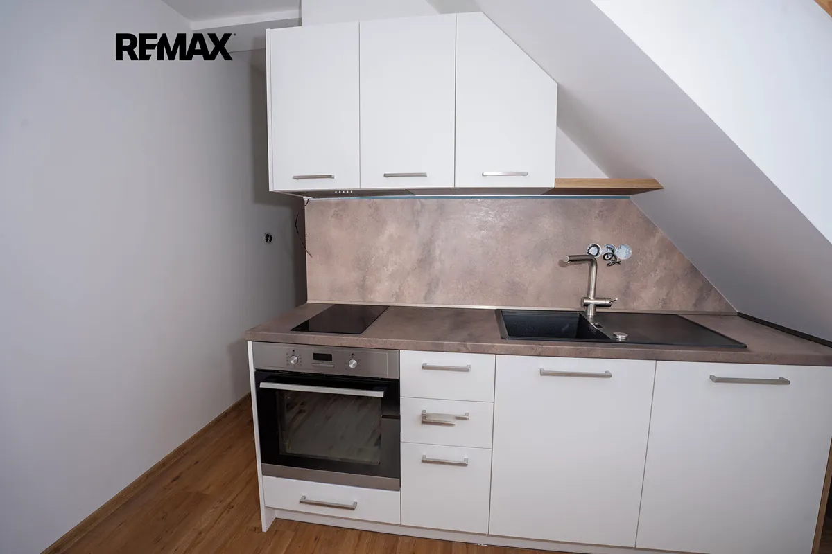 Pronájem bytu 1+kk 34 m²