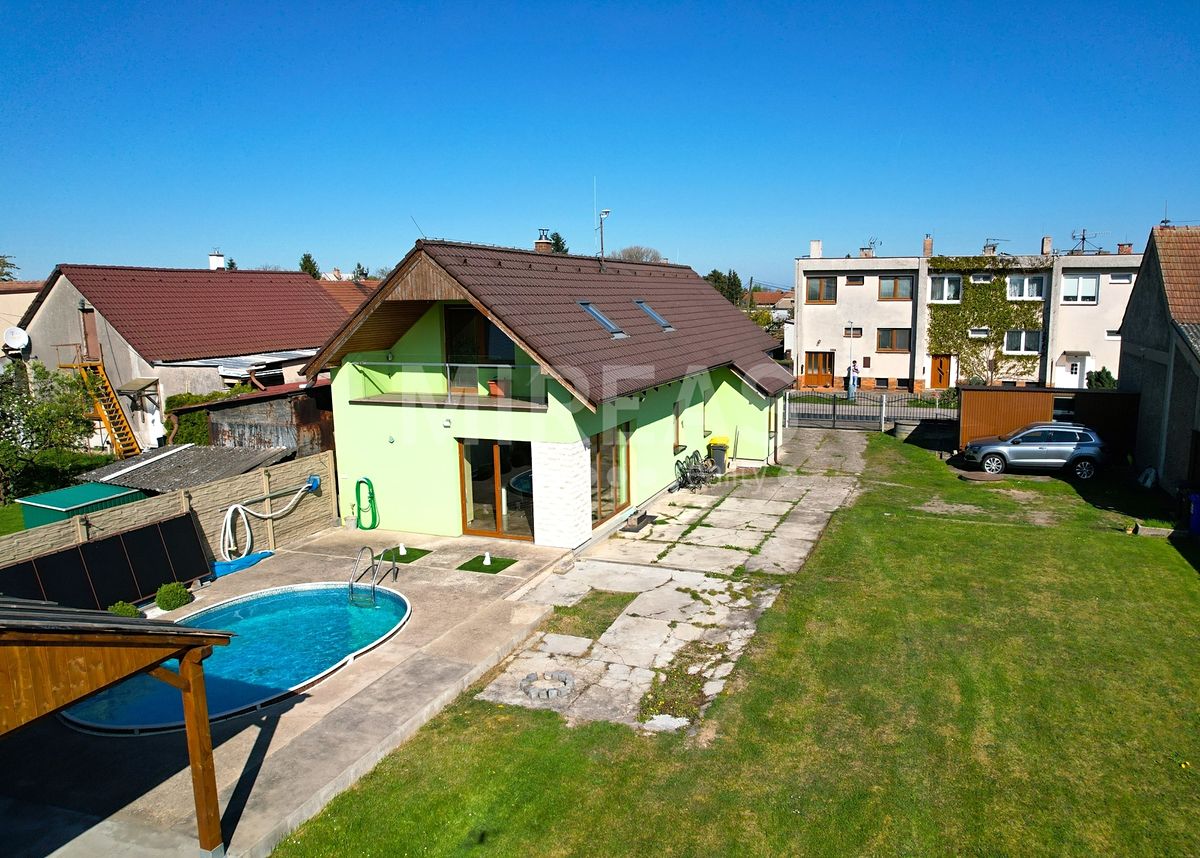 Prodej rodinného domu 185 m², pozemek 1030 m²