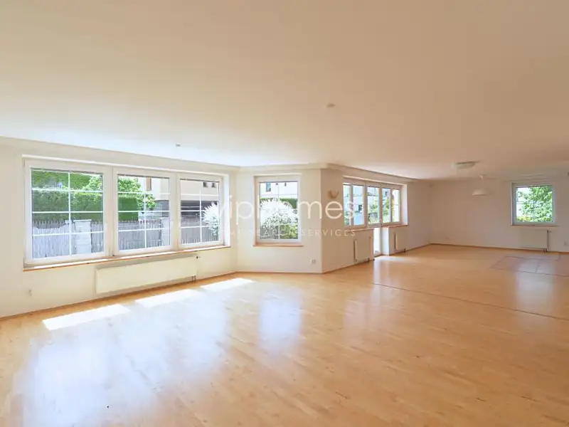 Pronájem vily 500 m², pozemek 800 m², Praha – náhled fotky 1