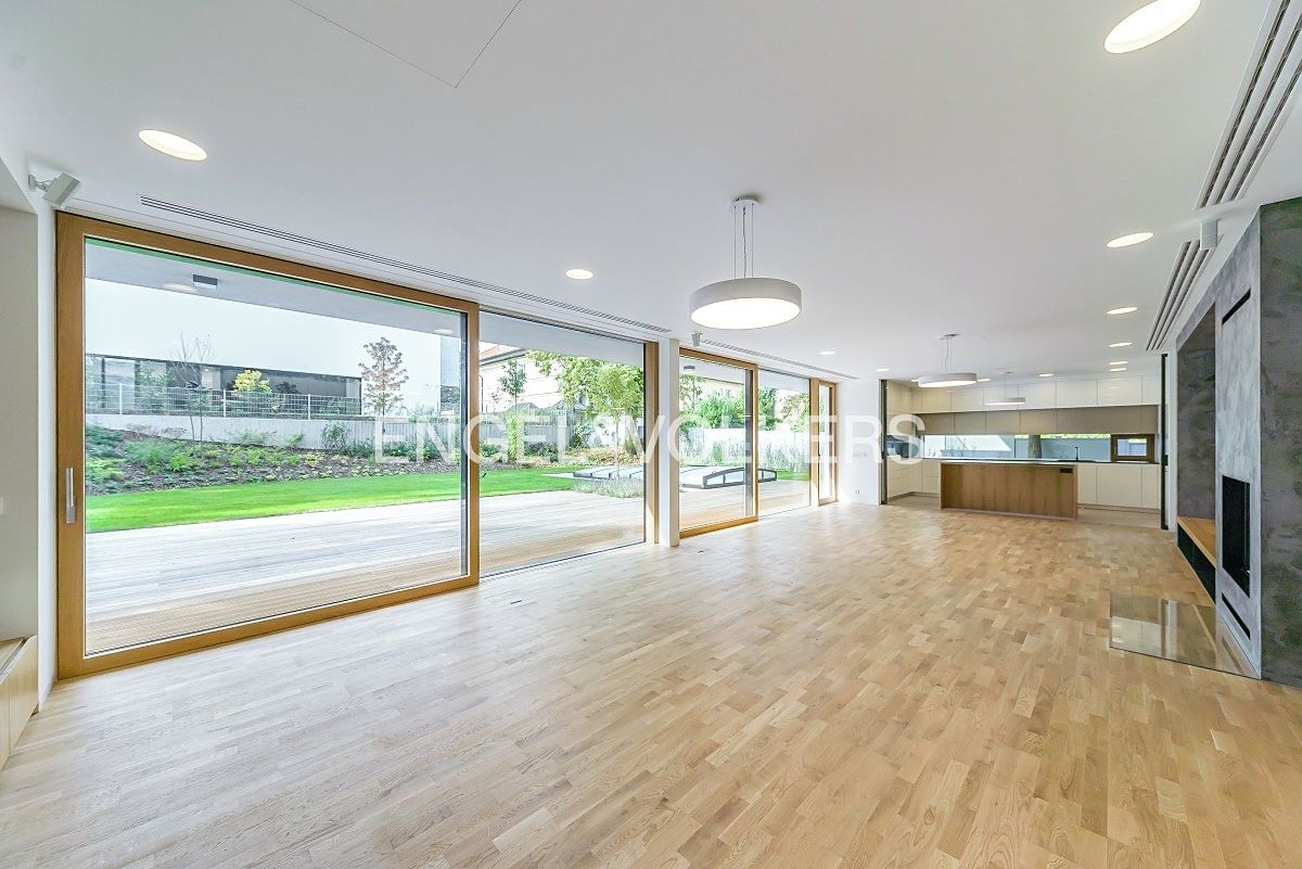 Pronájem vily 523 m², pozemek 931 m²