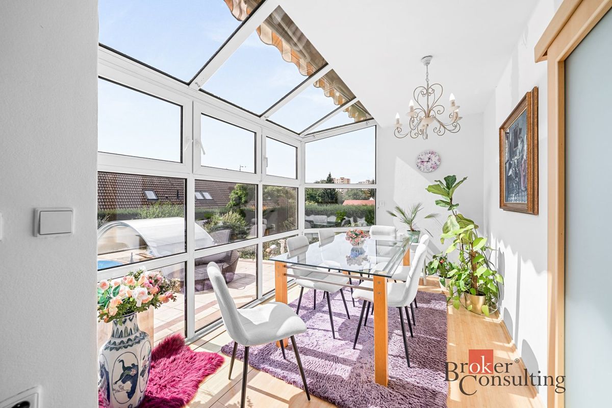 Prodej rodinného domu 322 m², pozemek 1262 m² – fotografie 4