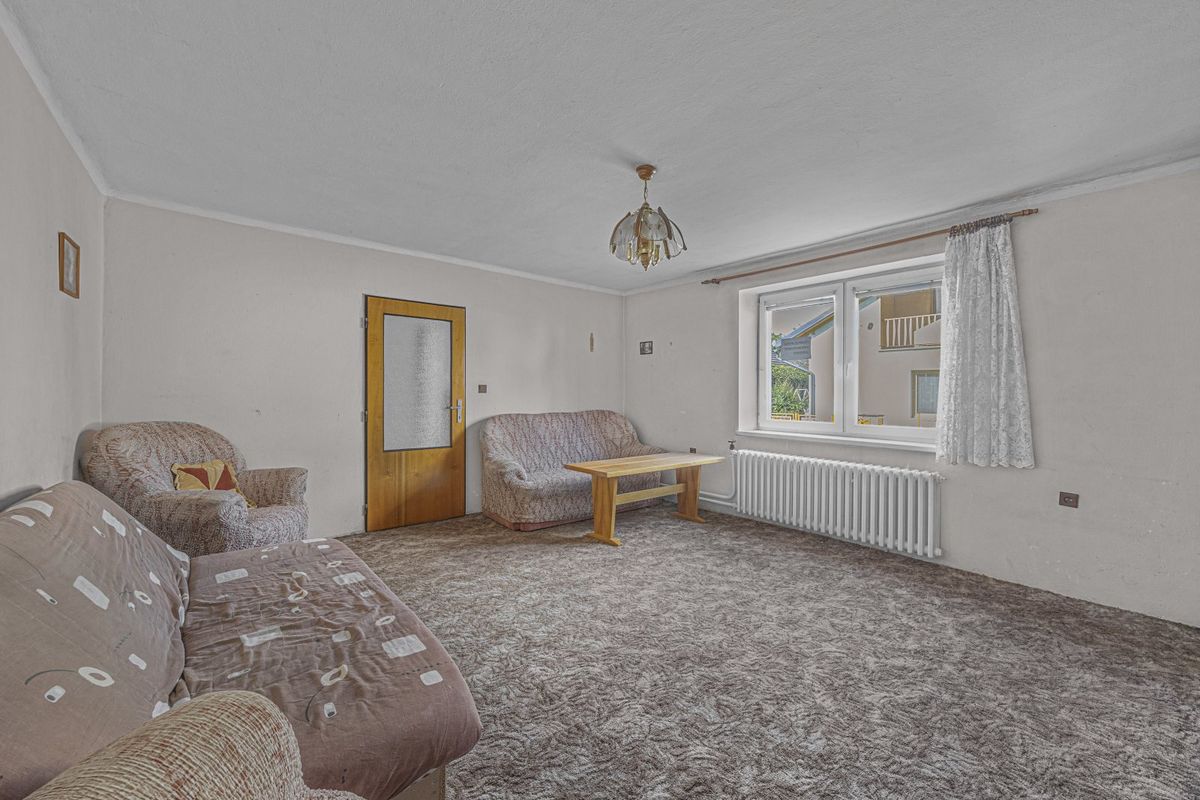 Prodej rodinného domu 200 m², pozemek 1338 m² – fotografie 4