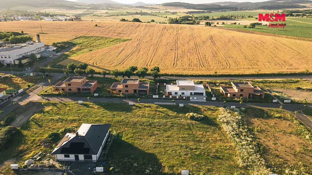 Prodej rodinného domu 233 m², pozemek 734 m² – fotografie 3