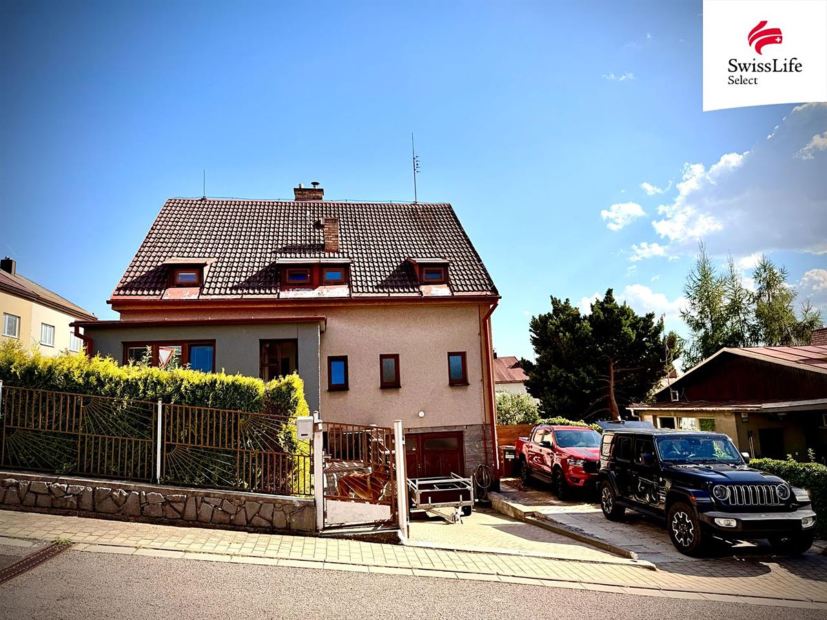 Prodej rodinného domu 223 m², pozemek 533 m² – fotografie 2