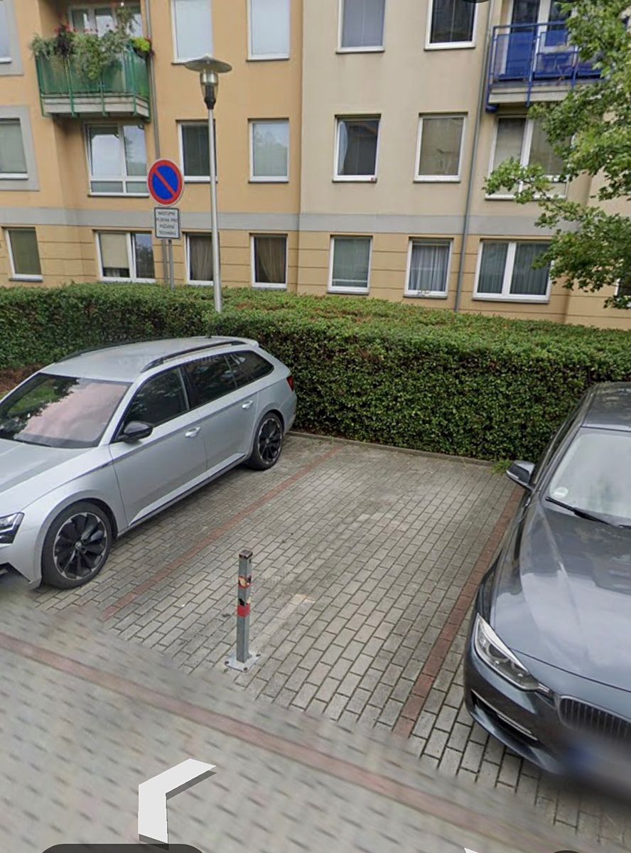Pronájem garážového stání 13 m²