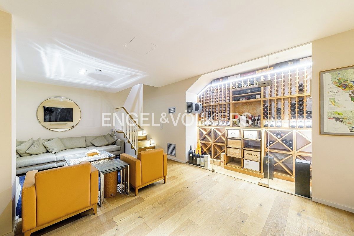 Pronájem bytu 6 pokojů a více 267 m² – fotografie 5