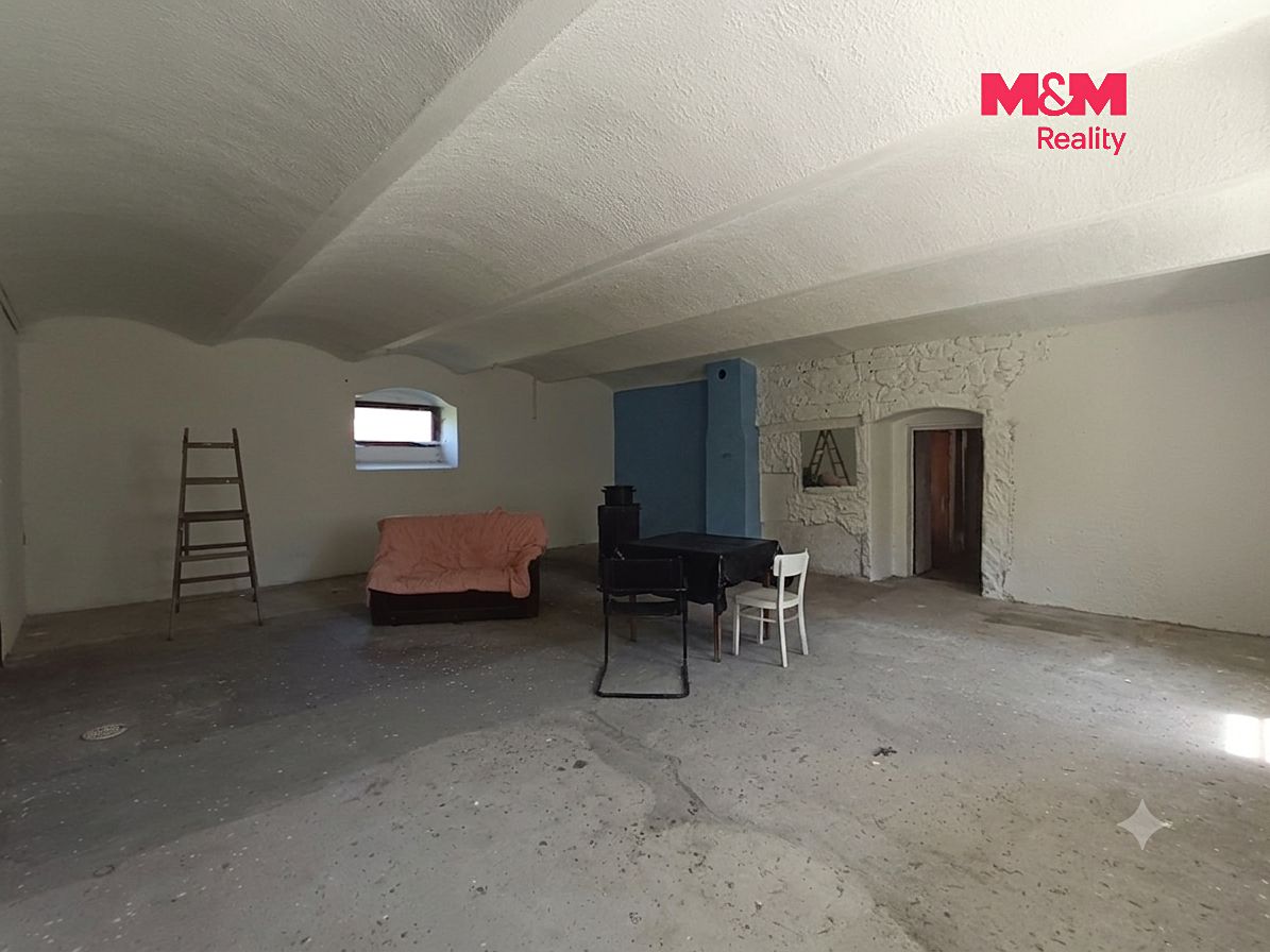 Prodej rodinného domu 210 m², pozemek 1069 m² – fotografie 4