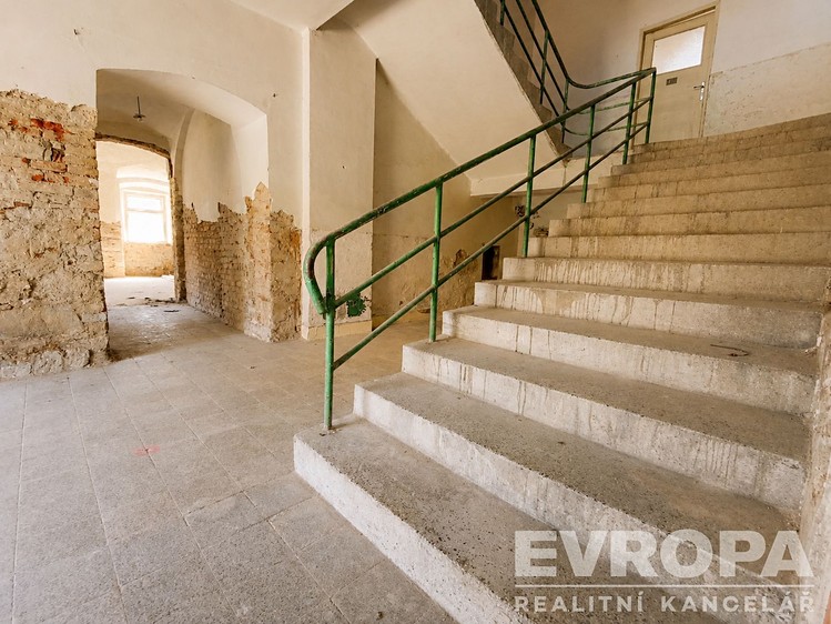 Prodej komerčního prostoru, 631 m² (8 z 23)