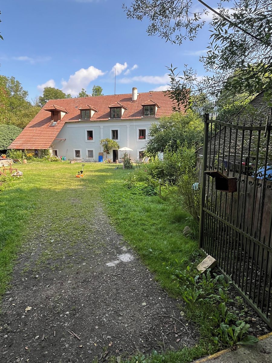 Prodej rodinného domu 235 m², pozemek 4593 m²