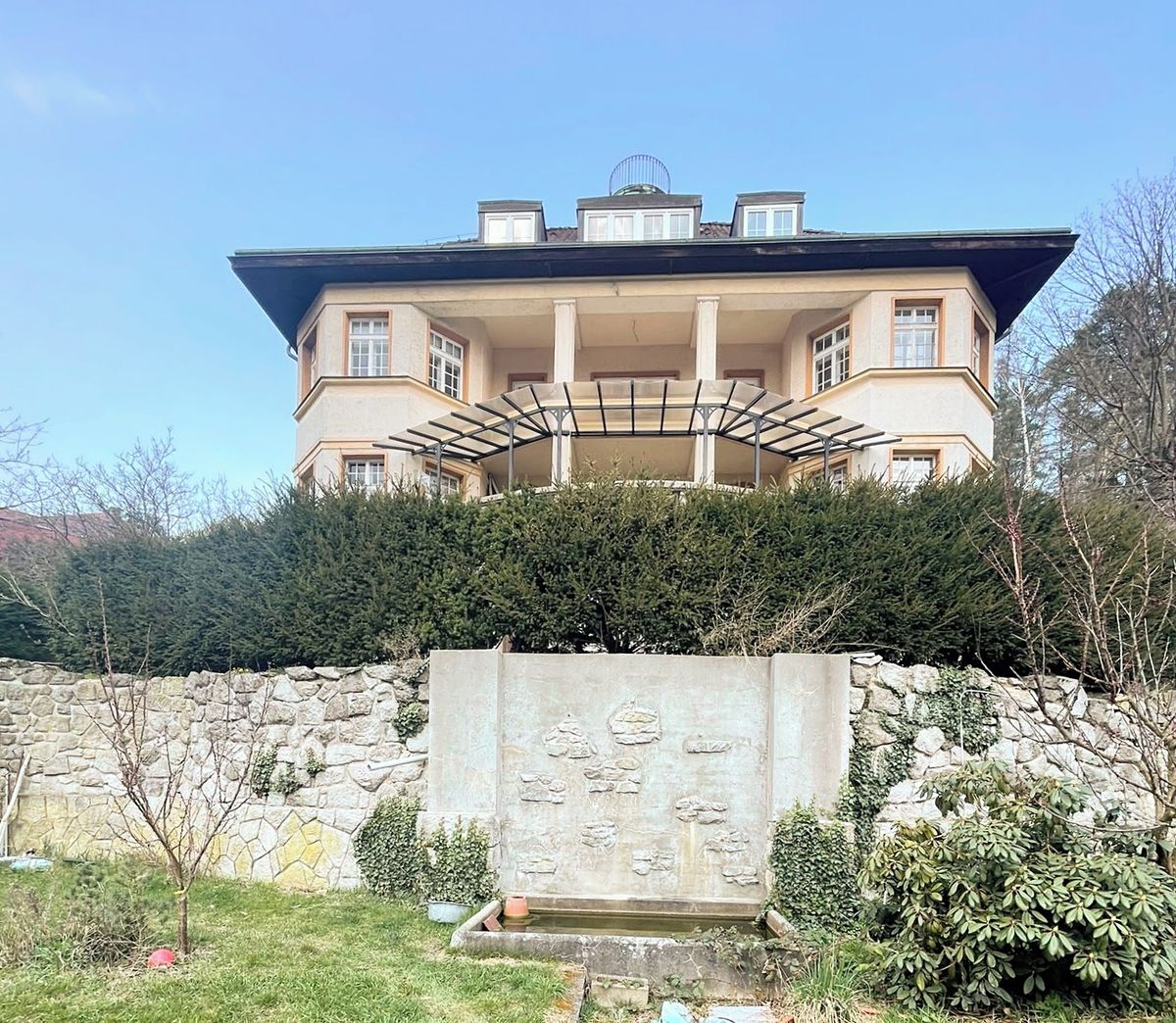 Prodej rodinného domu 573 m², pozemek 2152 m²