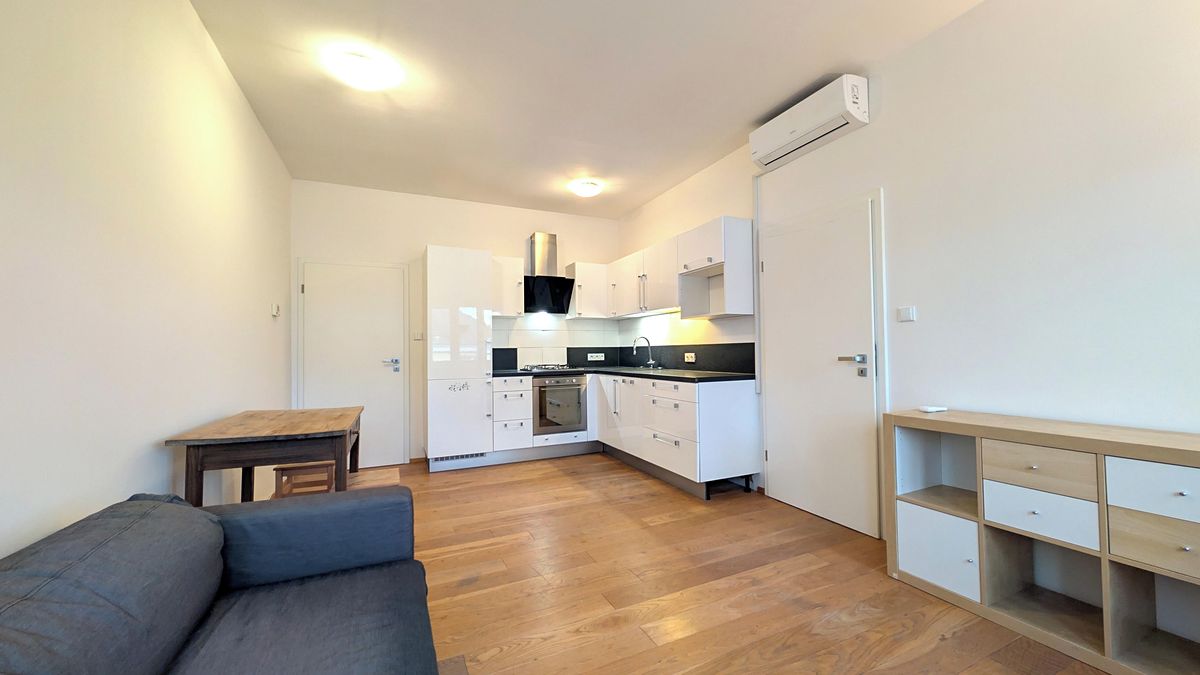 Pronájem bytu 2+kk 48 m² – fotografie 2