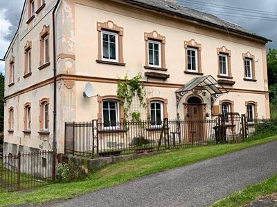 Prodej rodinného domu 380 m², pozemek 1846 m²