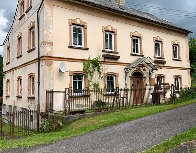 Prodej rodinného domu 380 m², pozemek 1846 m², Doubice – náhled fotky 1