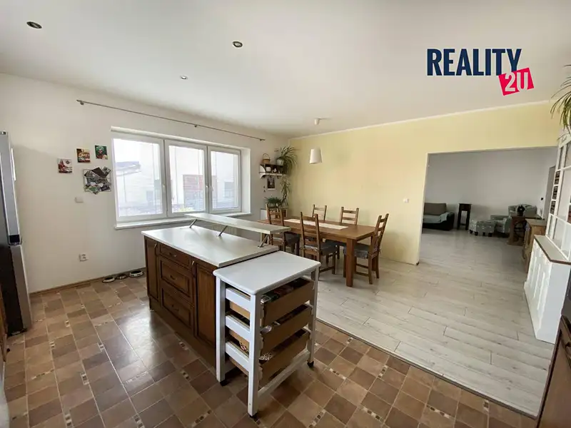 Prodej rodinného domu 261 m², pozemek 218 m², Slavkov u Brna – náhled fotky 3