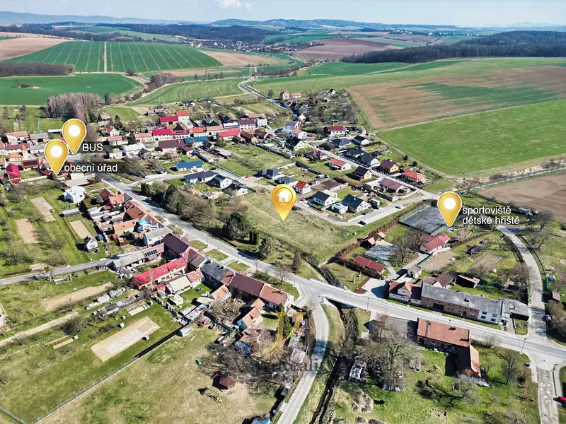 Prodej stavebního pozemku 1299 m², Hradčany – náhled fotky 3