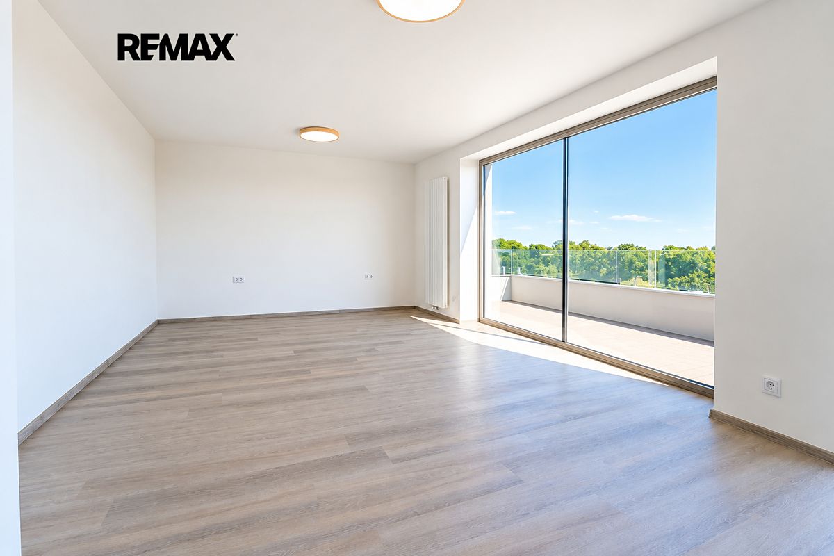 Pronájem bytu 1+kk 53 m² – fotografie 3