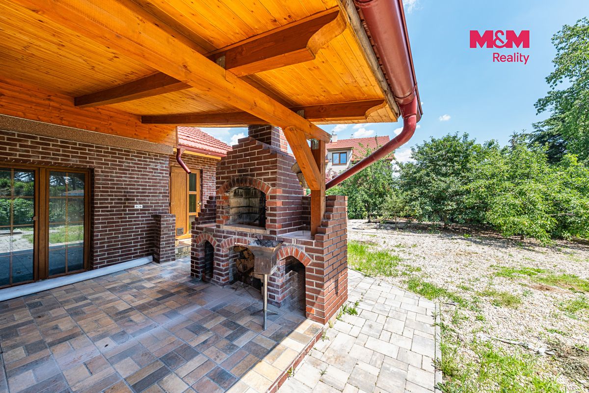 Prodej rodinného domu 325 m², pozemek 851 m² – fotografie 3