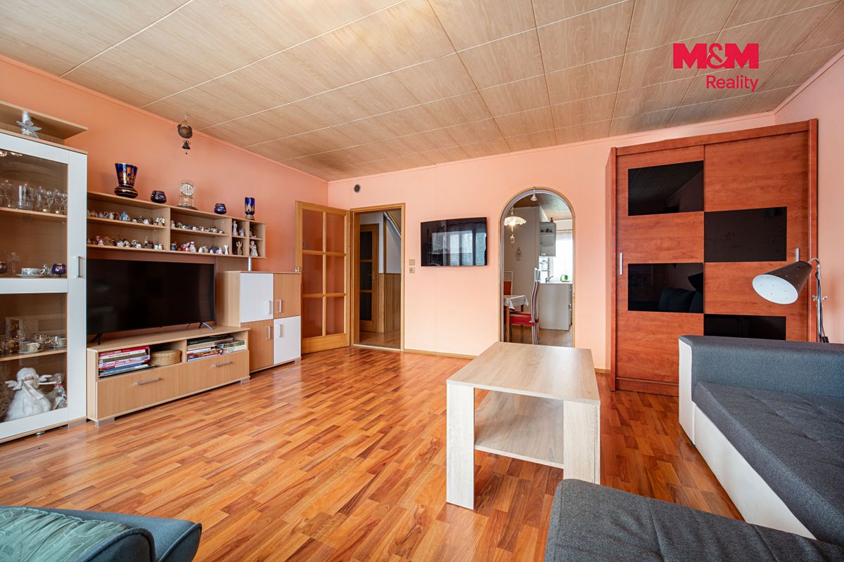 Prodej rodinného domu 180 m², pozemek 805 m² – fotografie 3