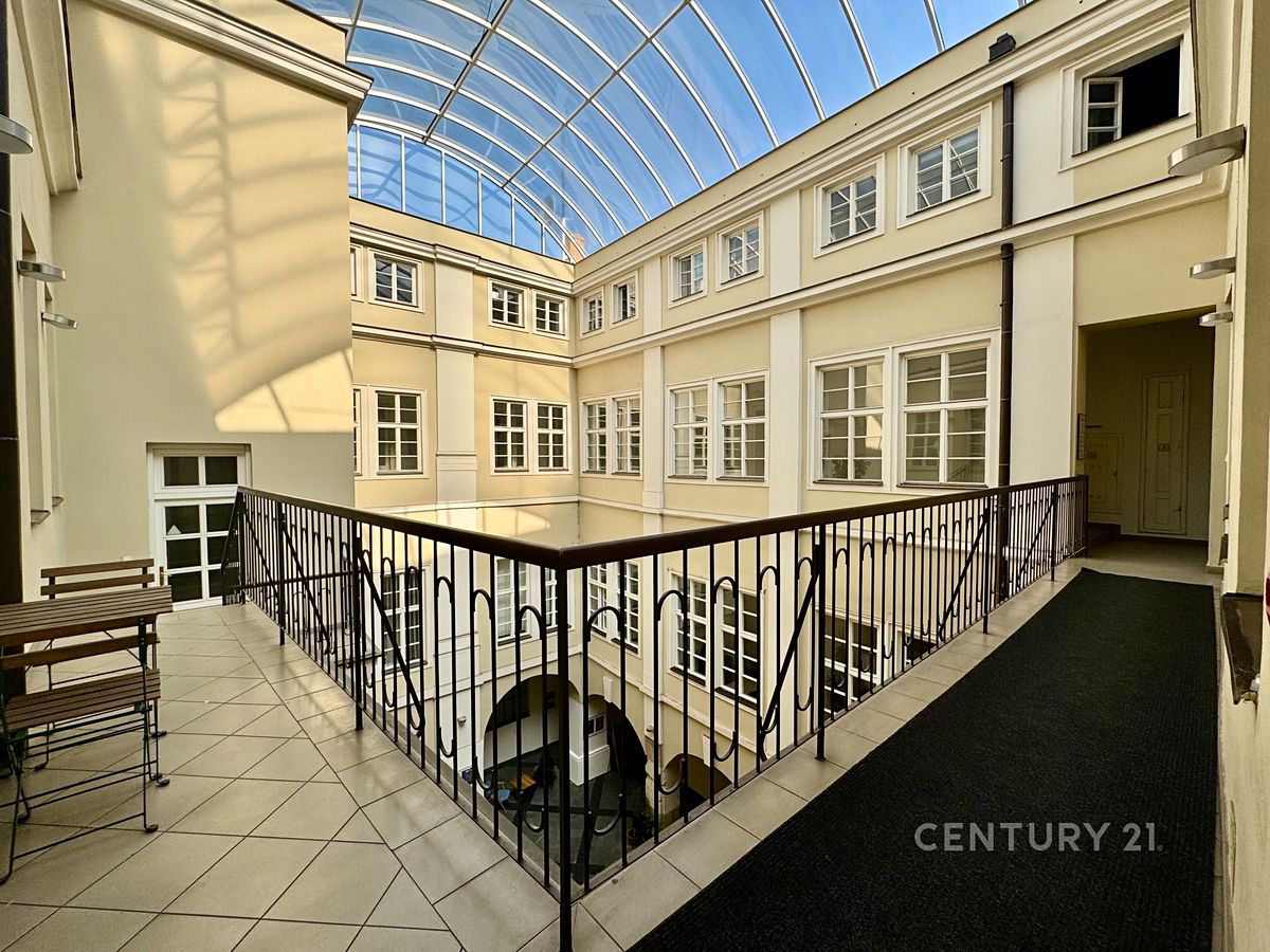 Pronájem kanceláře 100 m² – fotografie 2