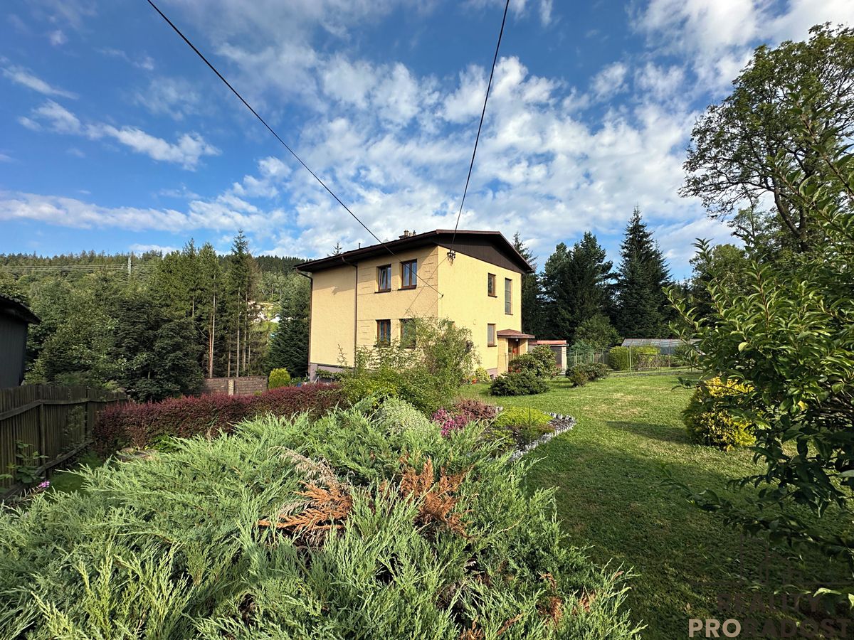 Prodej rodinného domu 172 m², pozemek 2257 m²