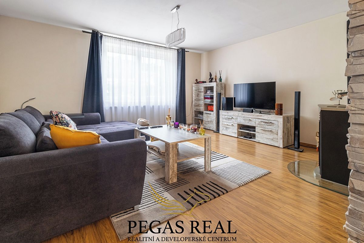 Prodej rodinného domu 212 m², pozemek 2200 m² – fotografie 2