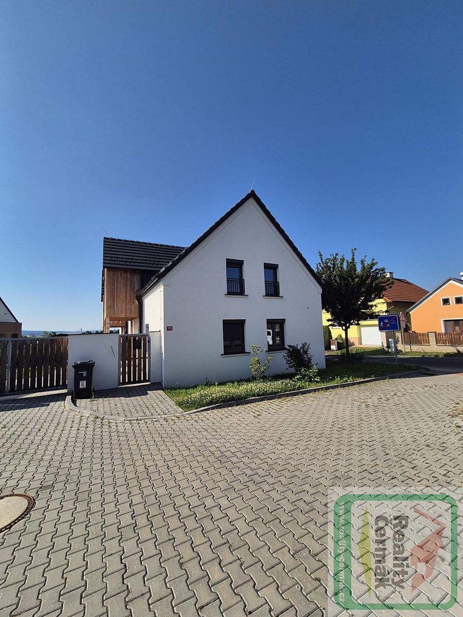 Prodej rodinného domu 180 m², pozemek 380 m² – fotografie 3