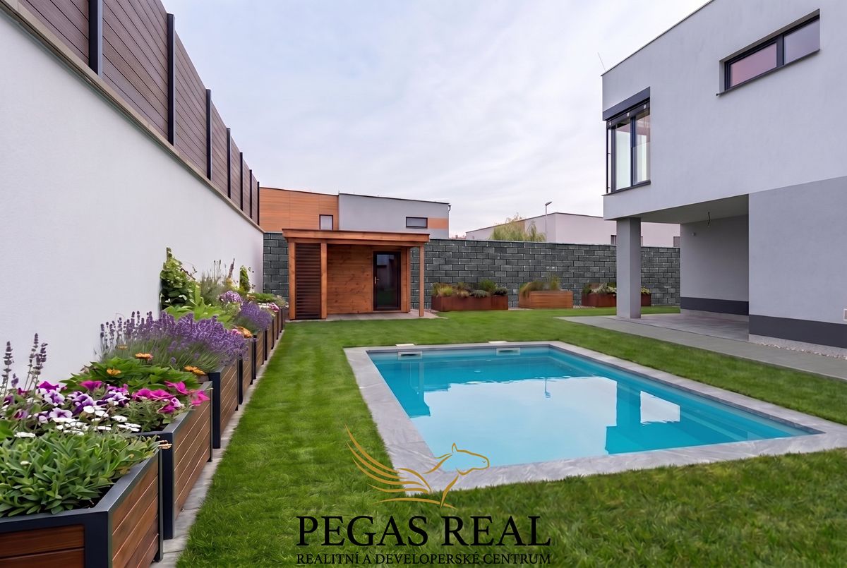Prodej rodinného domu 167 m², pozemek 336 m² – fotografie 2