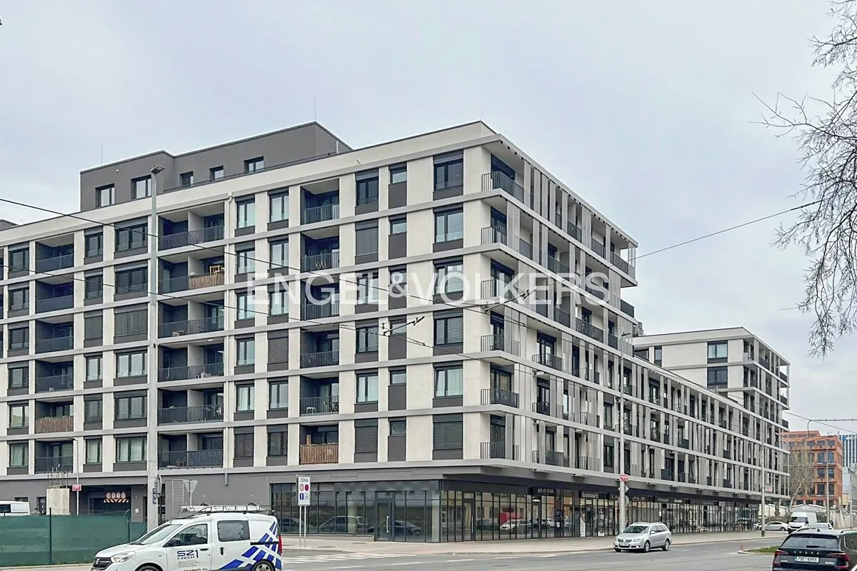 Pronájem garážového stání 12 m²
