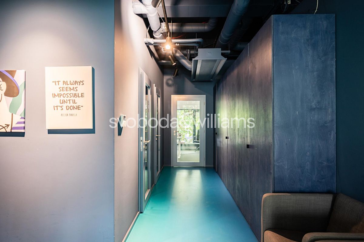 Pronájem kanceláře 341 m² – fotografie 4