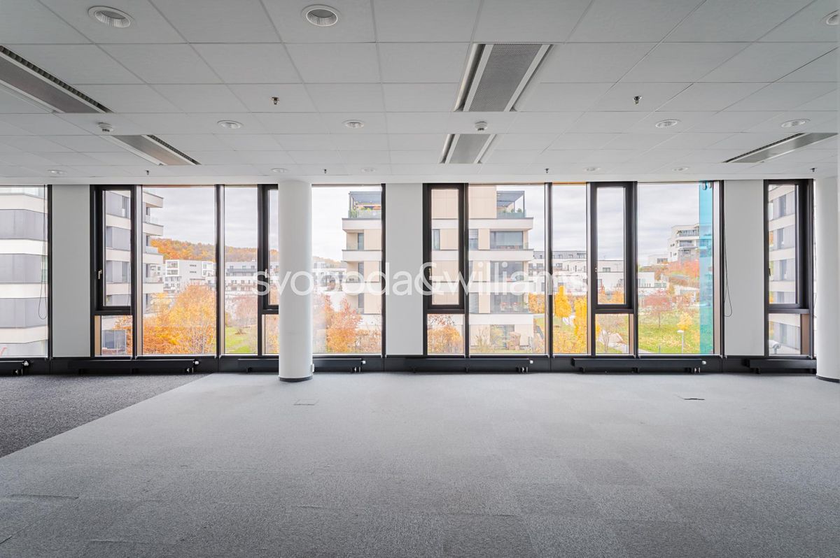 Pronájem kanceláře 612 m²