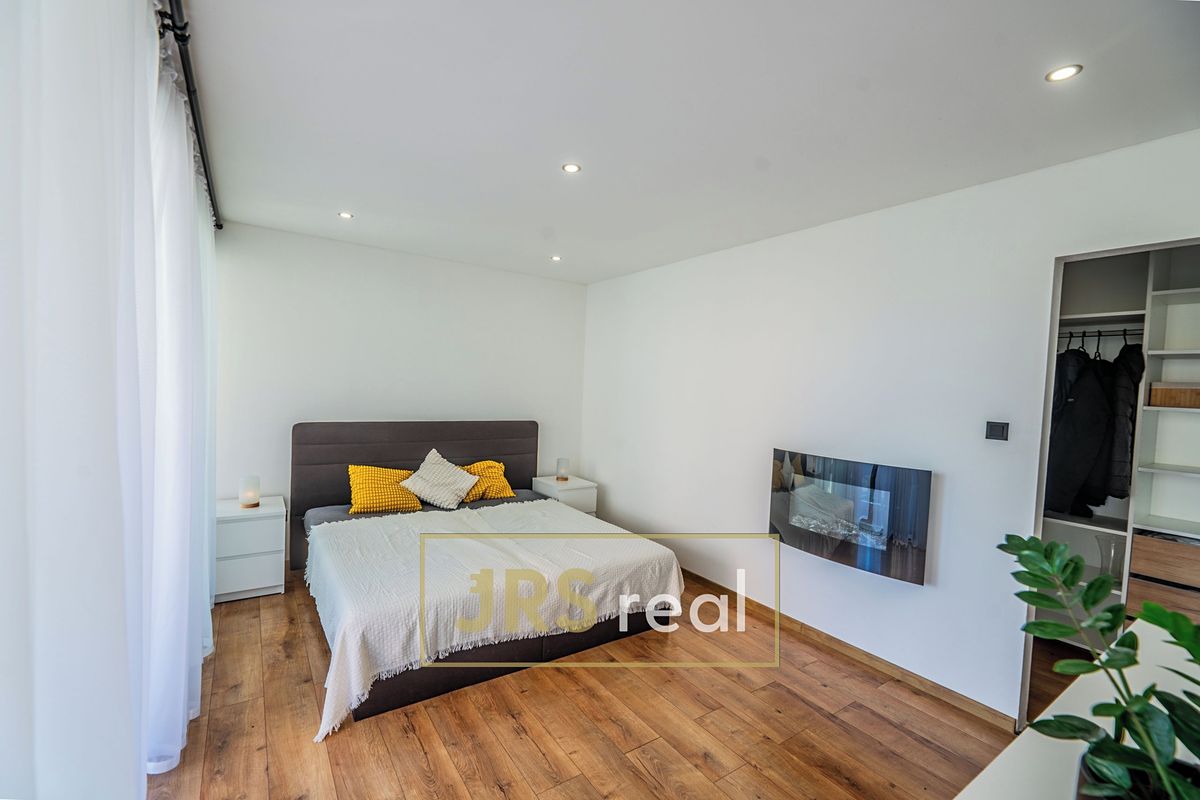 Prodej rodinného domu 240 m², pozemek 1178 m² – fotografie 3