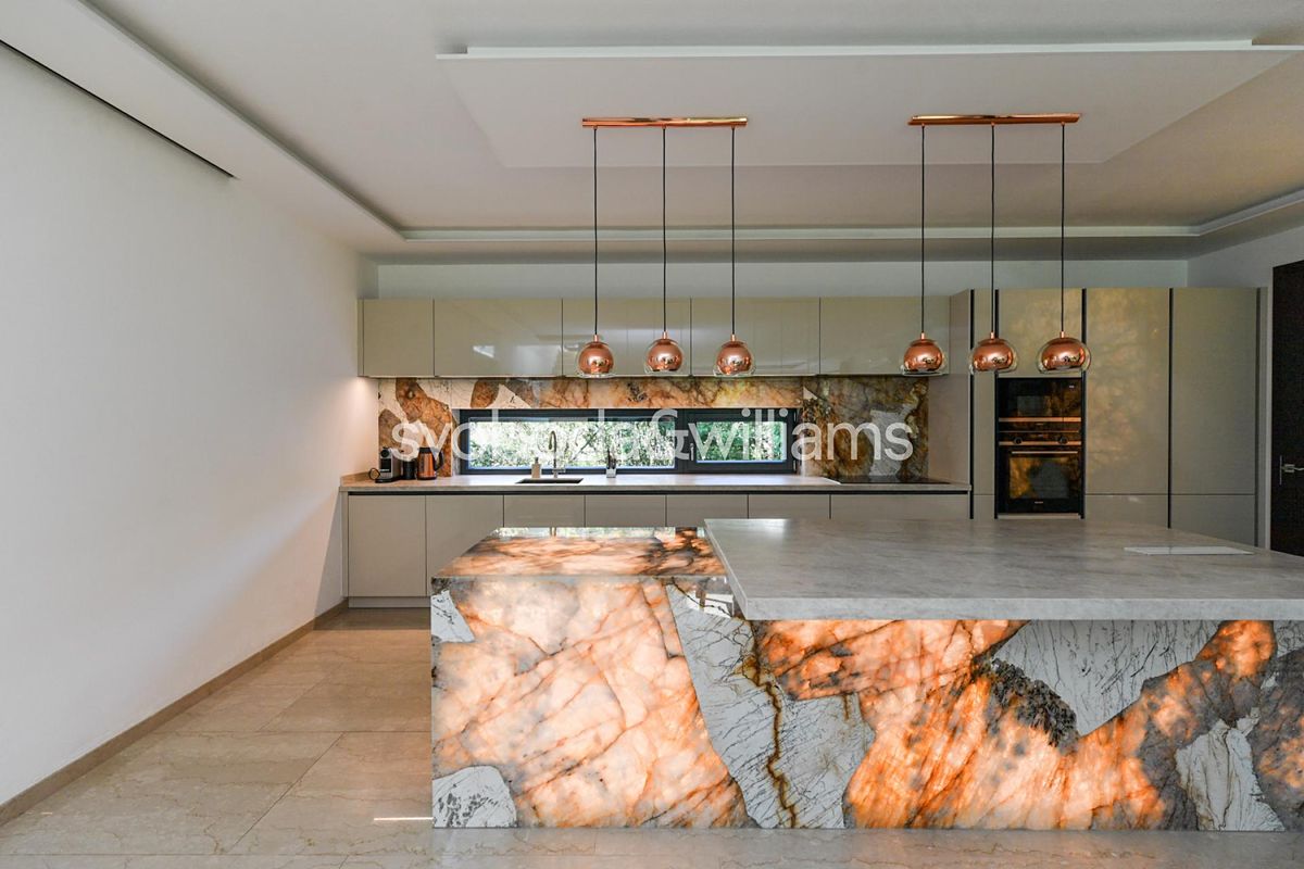 Prodej rodinného domu 213 m², pozemek 1693 m² – fotografie 4