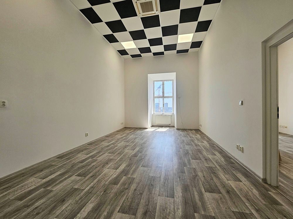 Pronájem kanceláře 49 m² – fotografie 3