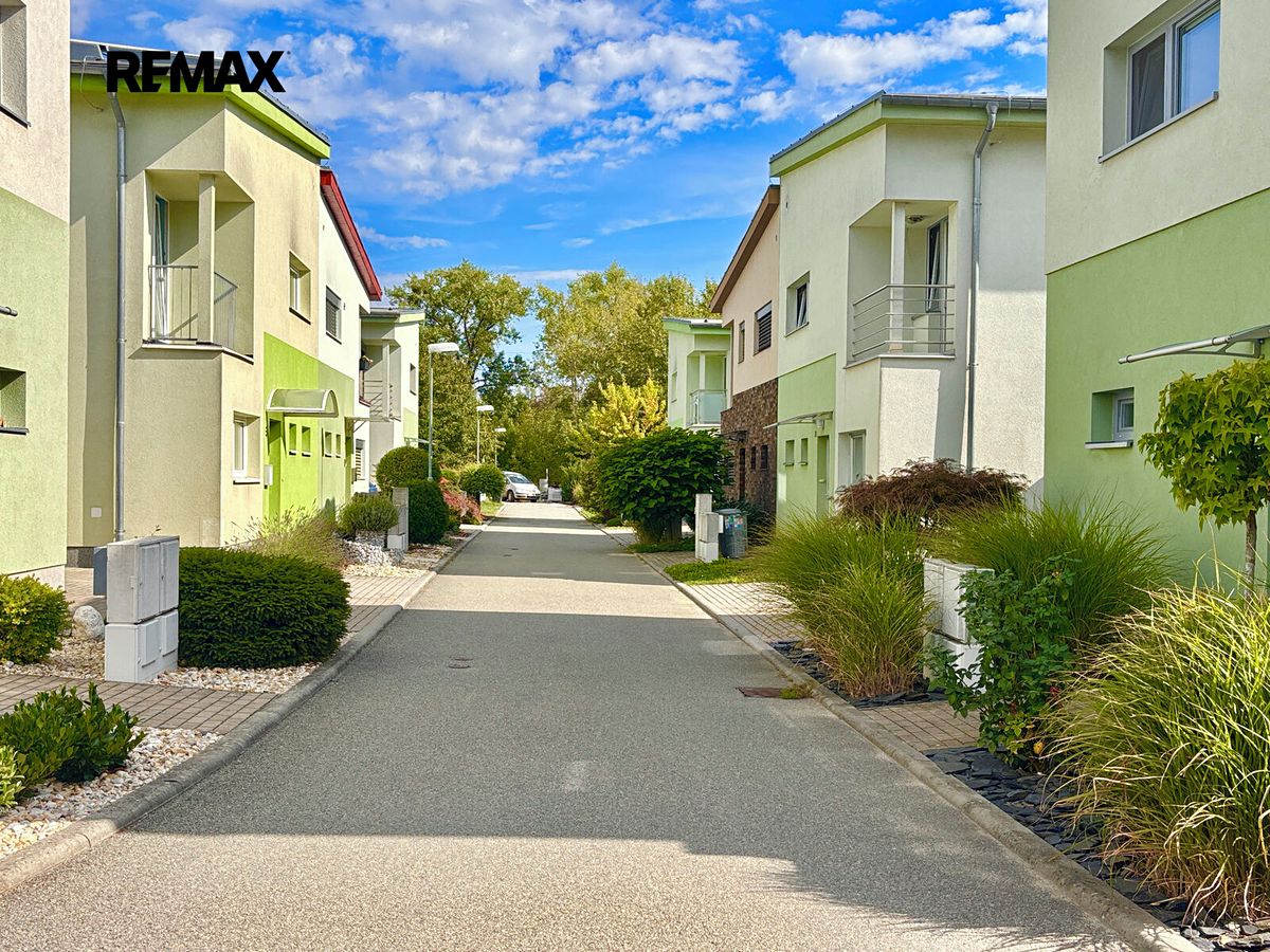 Prodej stavebního pozemku 1072 m²