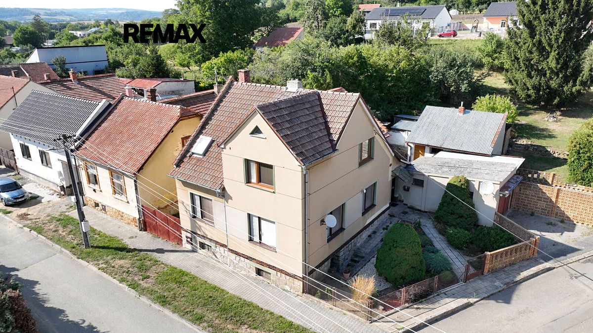 Prodej rodinného domu 145 m², pozemek 863 m² – fotografie 2