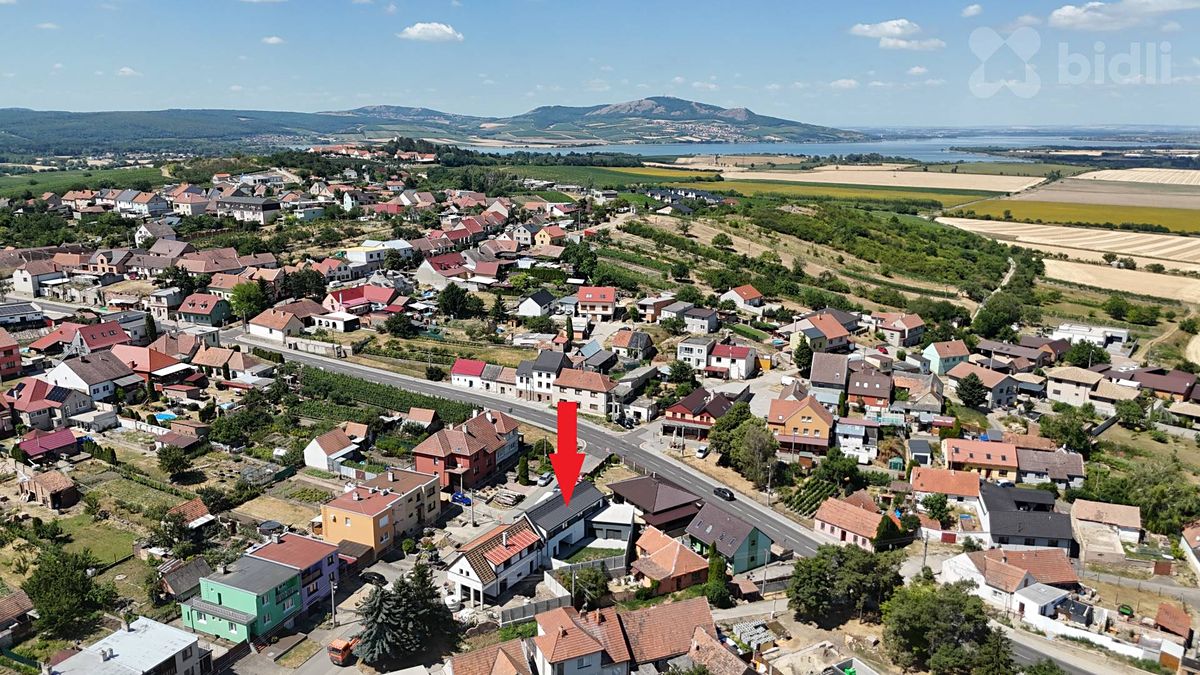 Prodej rodinného domu 231 m², pozemek 305 m² – fotografie 5
