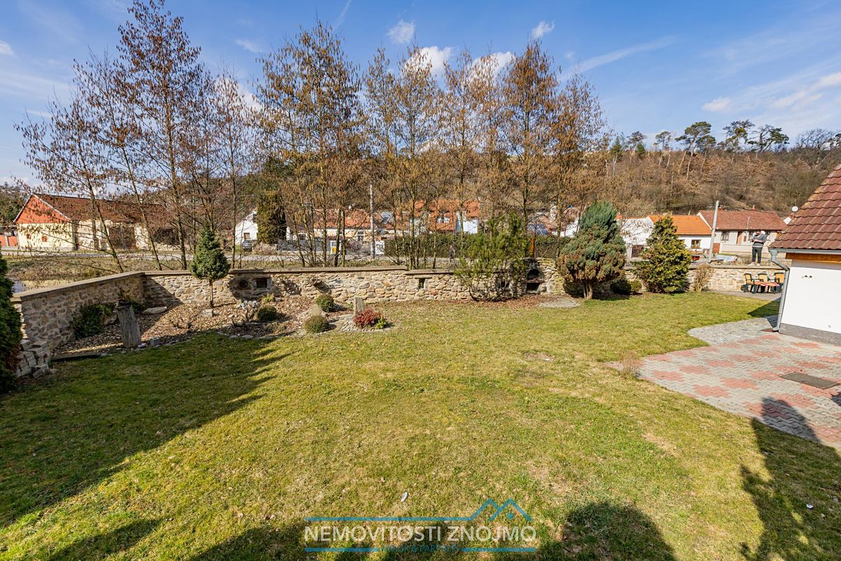Prodej vícegeneračního domu 350 m², pozemek 868 m² – fotografie 2