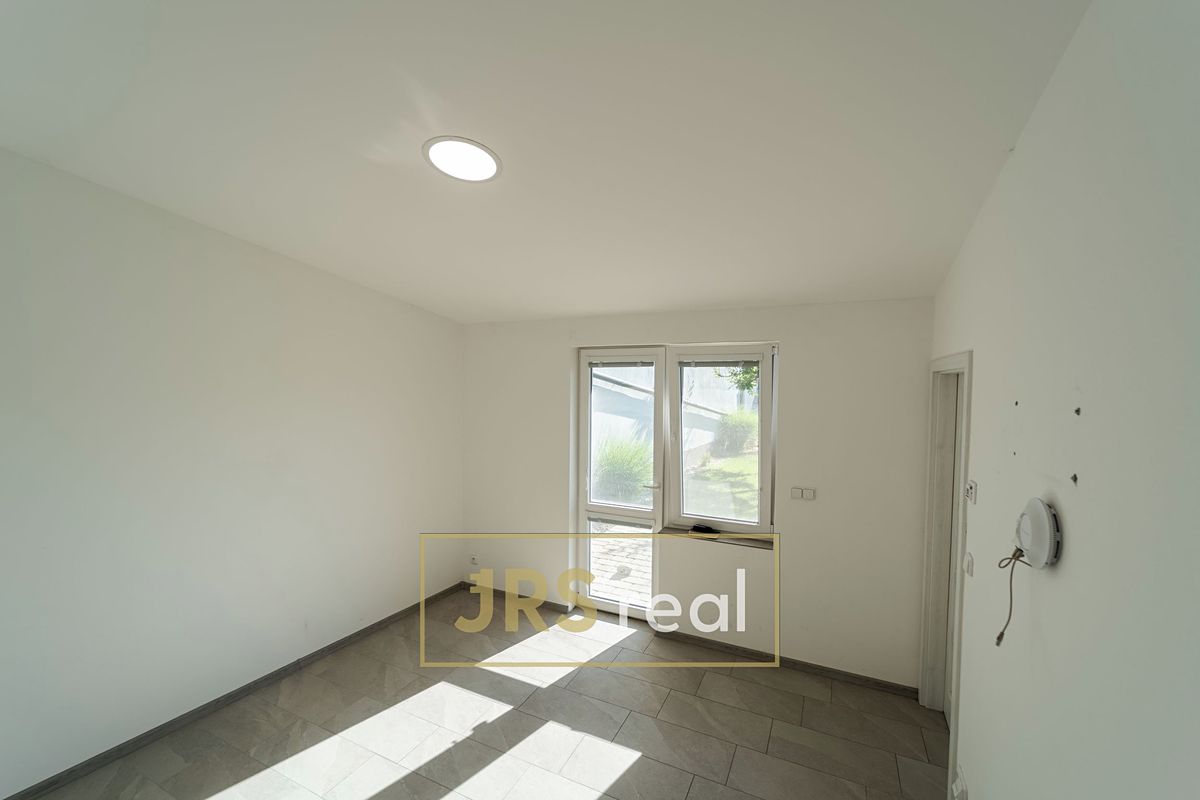 Pronájem bytu 3+1 56 m² – fotografie 3