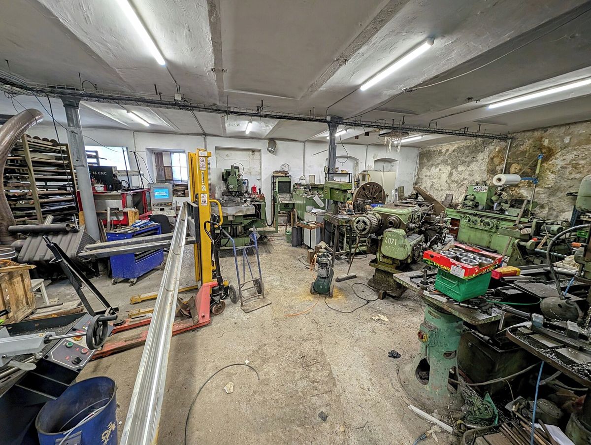 Prodej skladového prostoru 3600 m²