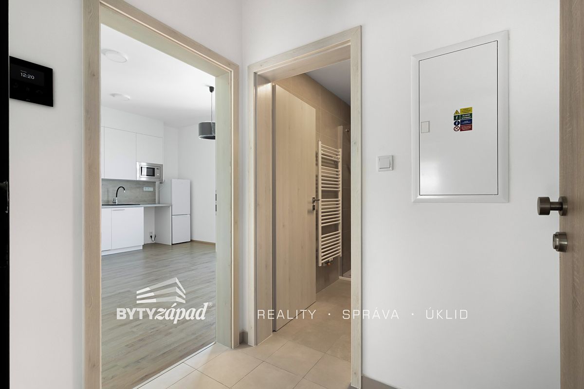 Pronájem bytu 1+kk 25 m² – fotografie 3